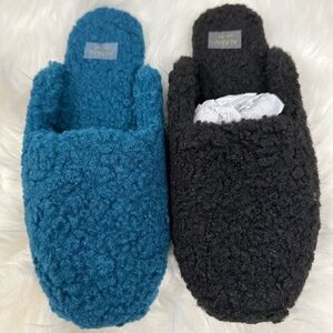Alfani Faux Sherpa Slippers Mismatched Color Black Teal NEW (9-10) Fits (7-8)